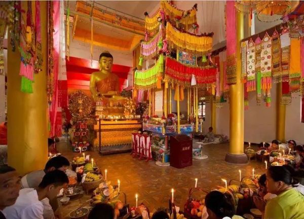 与泼水节一样隆重的佛教节日 ——傣族开门节与关门节