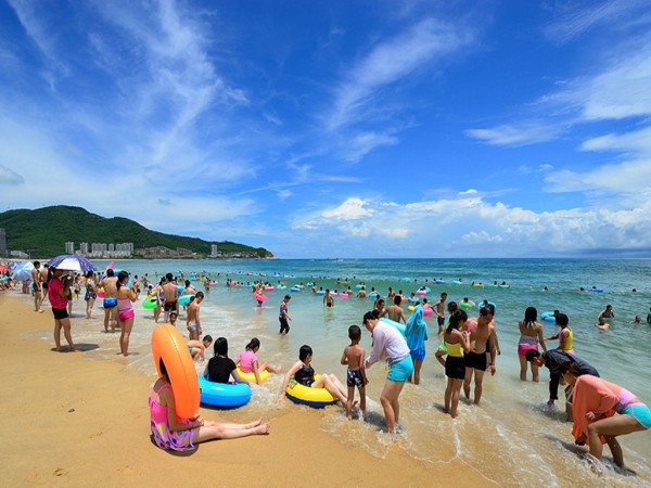 国庆来海陵岛旅游的旅客越来越多!